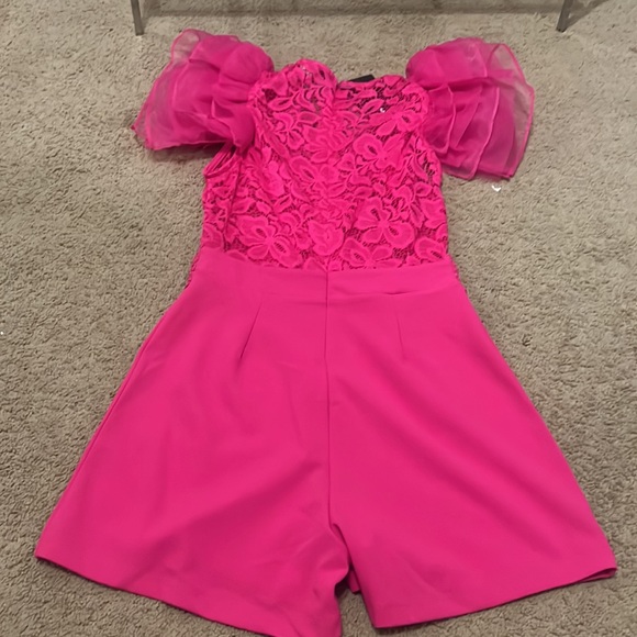 Pink lace romper - Picture 2 of 3